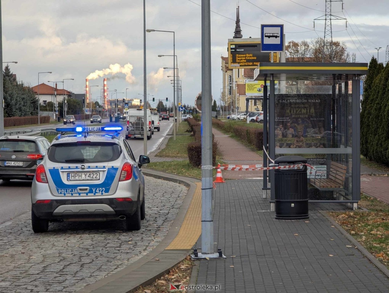 Podejrzana walizka na przystanku w Ostrołęce [18.11.2024] - zdjęcie #1 - eOstroleka.pl