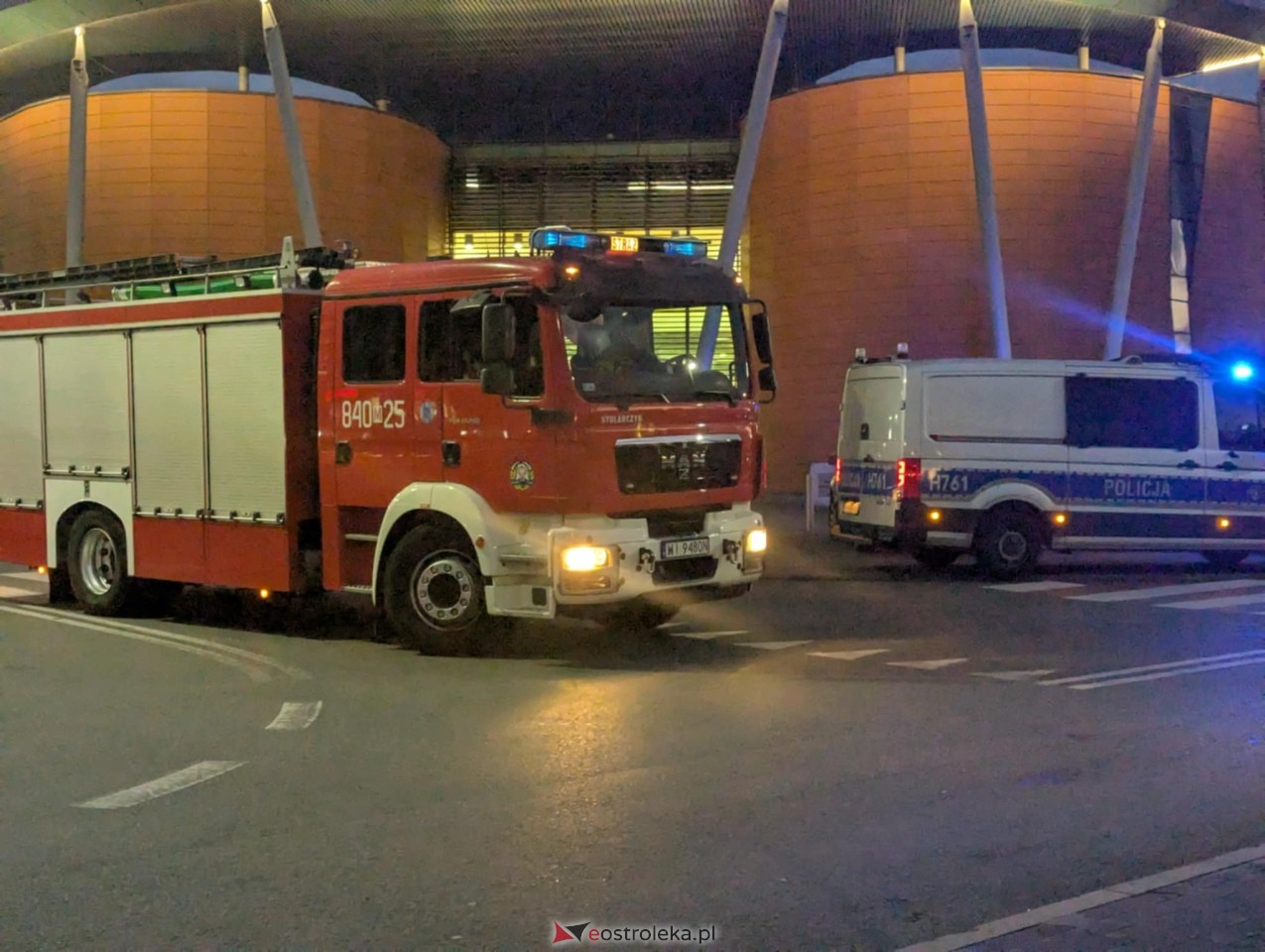 Podejrzane pakunki w centrum Ostrołęki [18.11.2024] - zdjęcie #7 - eOstroleka.pl