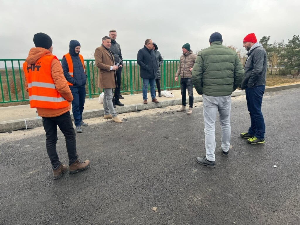Budowa mostu przez Narew w Teodorowie - stan na listopad 2024 [15.11.2024] - zdjęcie #19 - eOstroleka.pl