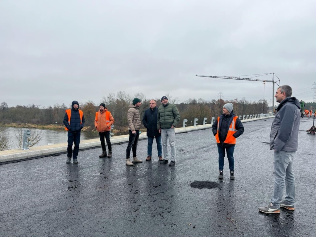 Budowa mostu przez Narew w Teodorowie - stan na listopad 2024 [15.11.2024] - zdjęcie #16 - eOstroleka.pl