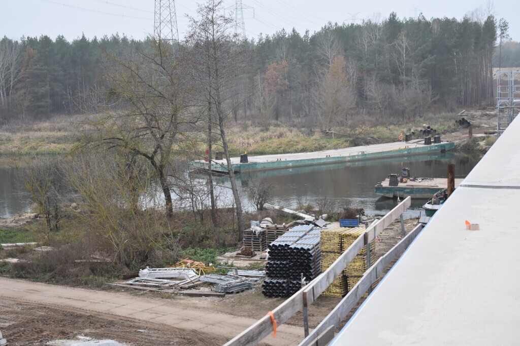 Budowa mostu przez Narew w Teodorowie - stan na listopad 2024 [15.11.2024] - zdjęcie #14 - eOstroleka.pl