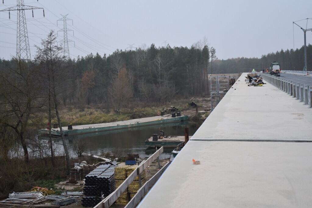 Budowa mostu przez Narew w Teodorowie - stan na listopad 2024 [15.11.2024] - zdjęcie #10 - eOstroleka.pl
