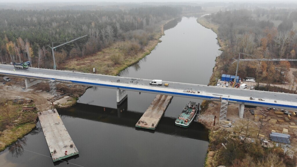Budowa mostu przez Narew w Teodorowie - stan na listopad 2024 [15.11.2024] - zdjęcie #15 - eOstroleka.pl