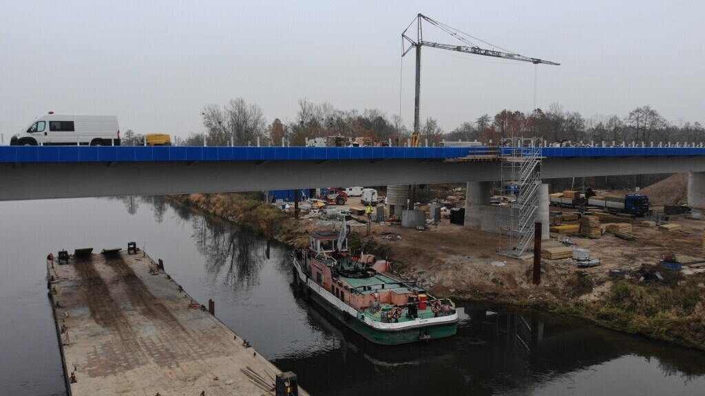 Budowa mostu przez Narew w Teodorowie - stan na listopad 2024 [15.11.2024] - zdjęcie #8 - eOstroleka.pl