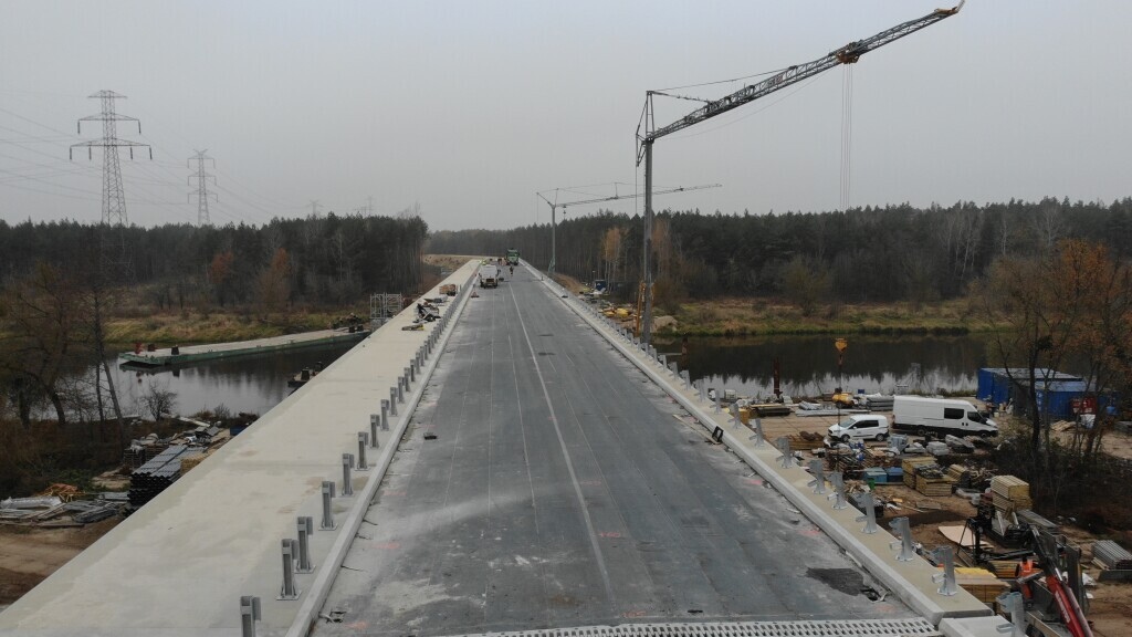 Budowa mostu przez Narew w Teodorowie - stan na listopad 2024 [15.11.2024] - zdjęcie #7 - eOstroleka.pl