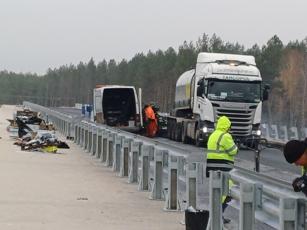 Budowa mostu przez Narew w Teodorowie - stan na listopad 2024 [15.11.2024] - zdjęcie #5 - eOstroleka.pl