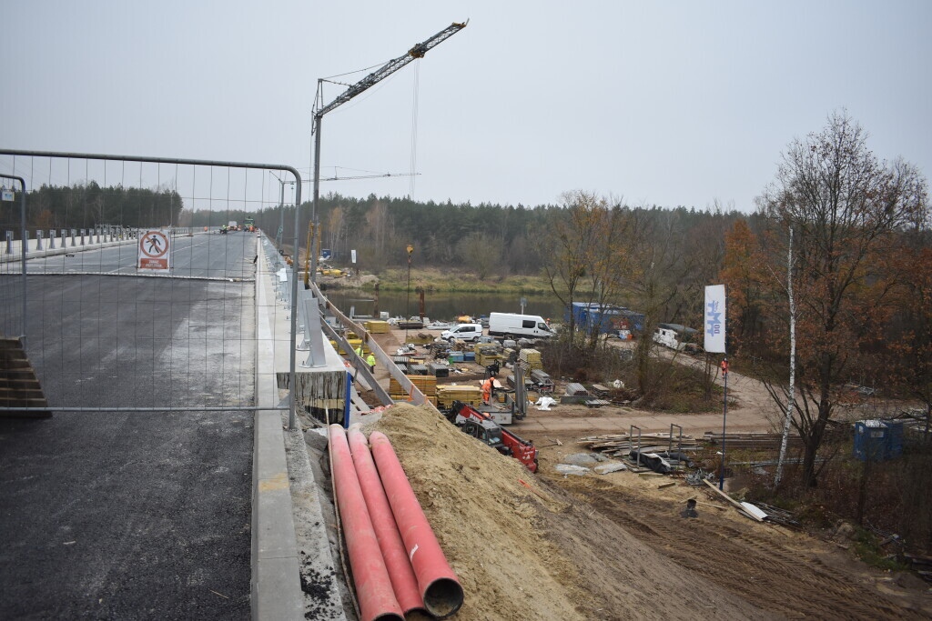 Budowa mostu przez Narew w Teodorowie - stan na listopad 2024 [15.11.2024] - zdjęcie #3 - eOstroleka.pl