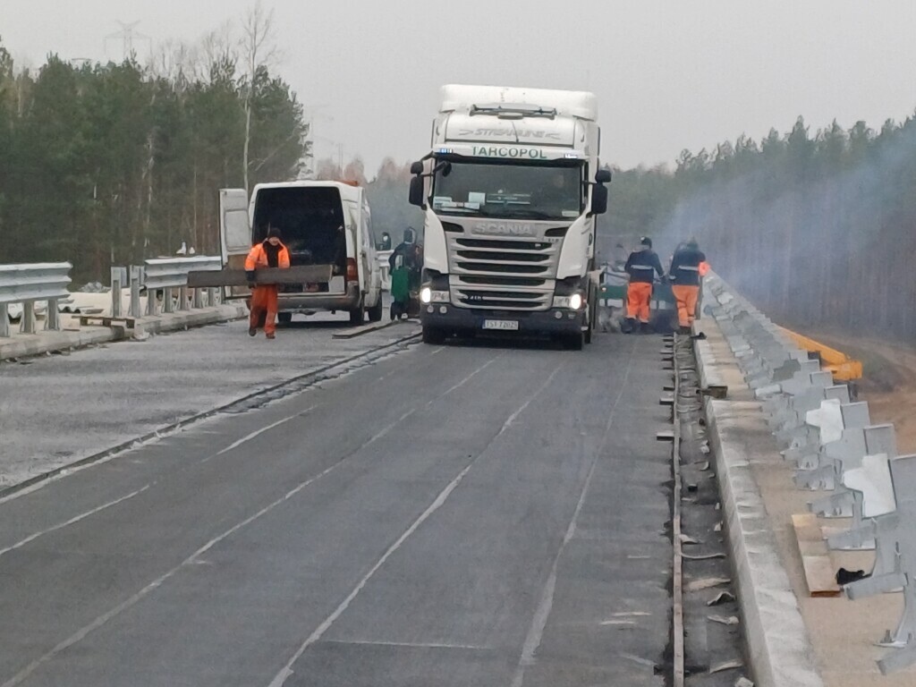 Budowa mostu przez Narew w Teodorowie - stan na listopad 2024 [15.11.2024] - zdjęcie #2 - eOstroleka.pl