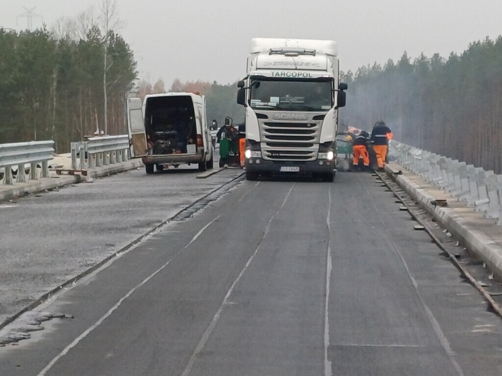 Budowa mostu przez Narew w Teodorowie - stan na listopad 2024 [15.11.2024] - zdjęcie #1 - eOstroleka.pl