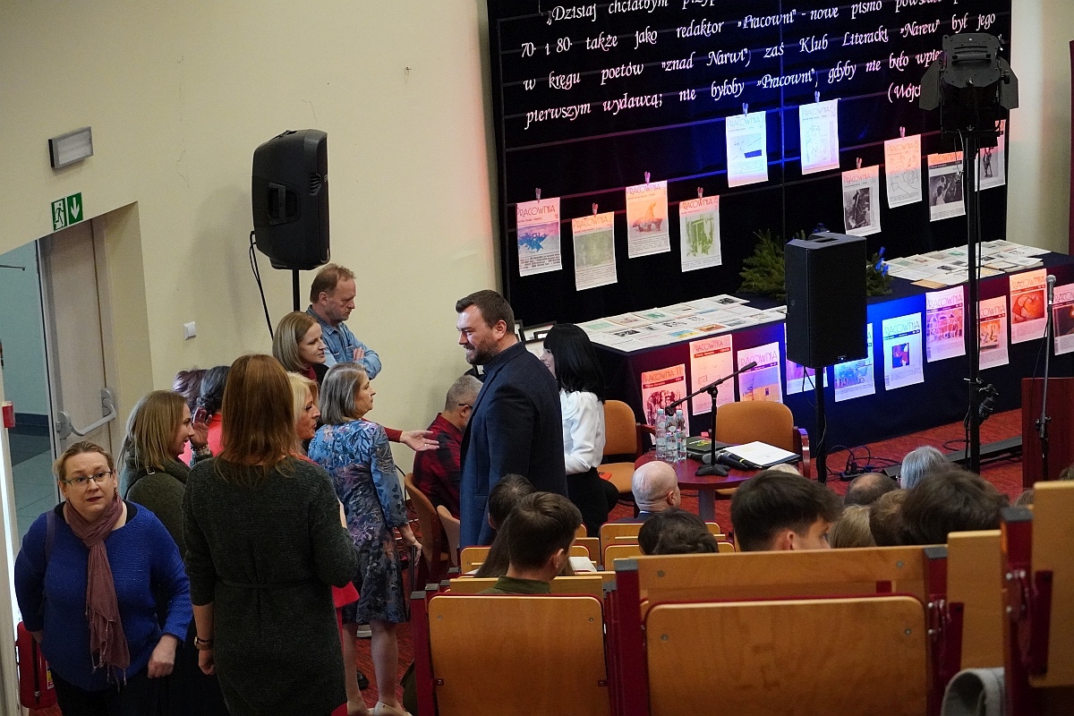 Narwiańskie Zaduszki Literackie w Wyższej Szkole Administracji Publicznej w Ostrołęce [19.11.2024] - zdjęcie #60 - eOstroleka.pl