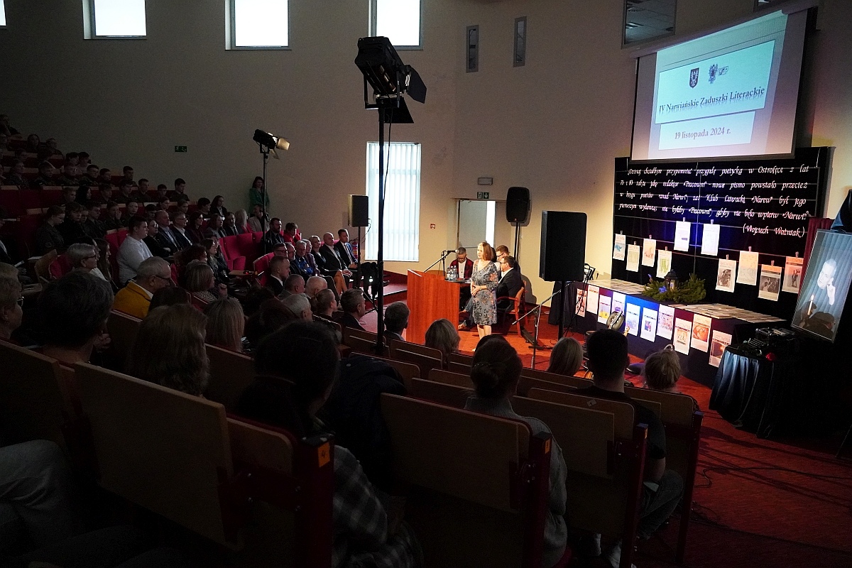 Narwiańskie Zaduszki Literackie w Wyższej Szkole Administracji Publicznej w Ostrołęce [19.11.2024] - zdjęcie #57 - eOstroleka.pl