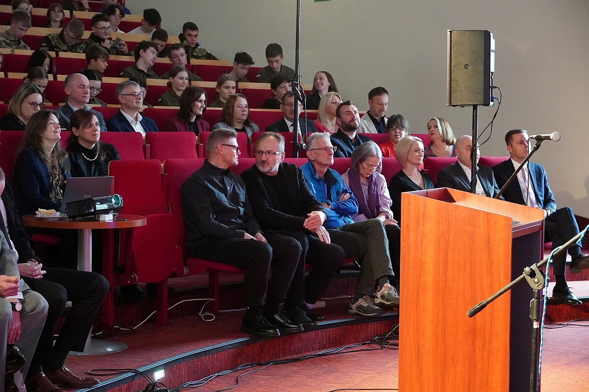 Narwiańskie Zaduszki Literackie w Wyższej Szkole Administracji Publicznej w Ostrołęce [19.11.2024] - zdjęcie #52 - eOstroleka.pl