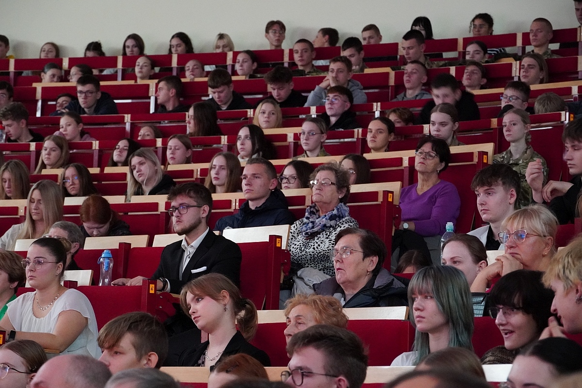 Narwiańskie Zaduszki Literackie w Wyższej Szkole Administracji Publicznej w Ostrołęce [19.11.2024] - zdjęcie #32 - eOstroleka.pl