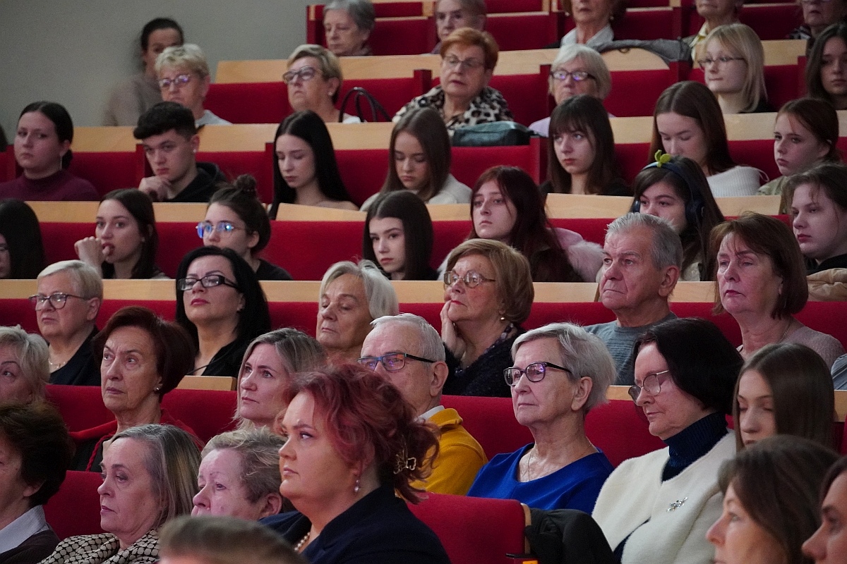 Narwiańskie Zaduszki Literackie w Wyższej Szkole Administracji Publicznej w Ostrołęce [19.11.2024] - zdjęcie #31 - eOstroleka.pl