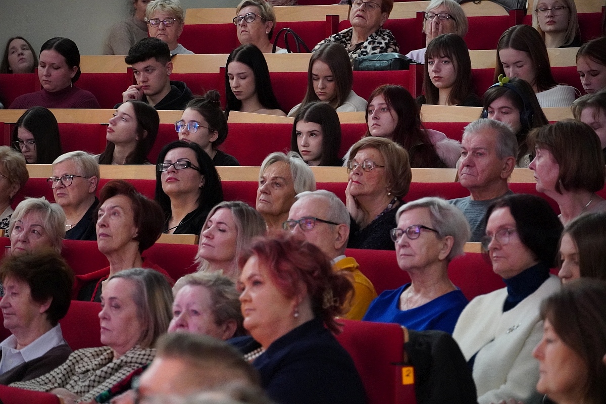 Narwiańskie Zaduszki Literackie w Wyższej Szkole Administracji Publicznej w Ostrołęce [19.11.2024] - zdjęcie #30 - eOstroleka.pl