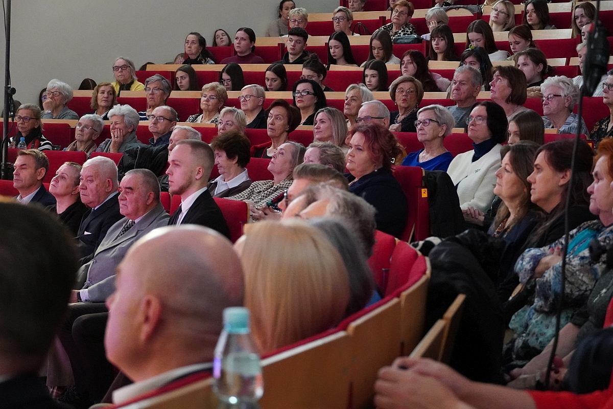 Narwiańskie Zaduszki Literackie w Wyższej Szkole Administracji Publicznej w Ostrołęce [19.11.2024] - zdjęcie #29 - eOstroleka.pl