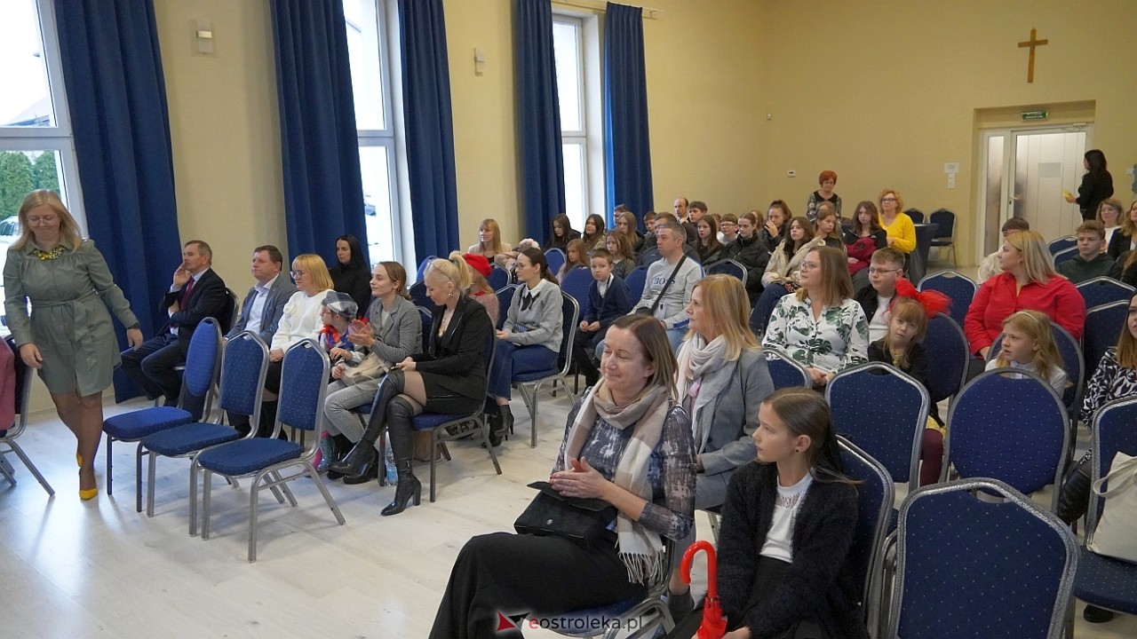 x Międzypowiatowy Konkurs piosenki Uczniowskiej Nutka [21.11.2024] - zdjęcie #51 - eOstroleka.pl