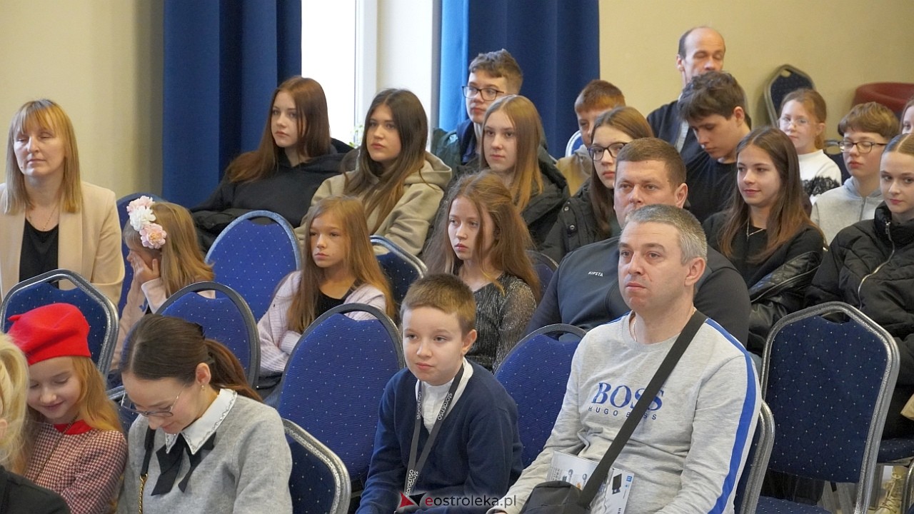 x Międzypowiatowy Konkurs piosenki Uczniowskiej Nutka [21.11.2024] - zdjęcie #45 - eOstroleka.pl