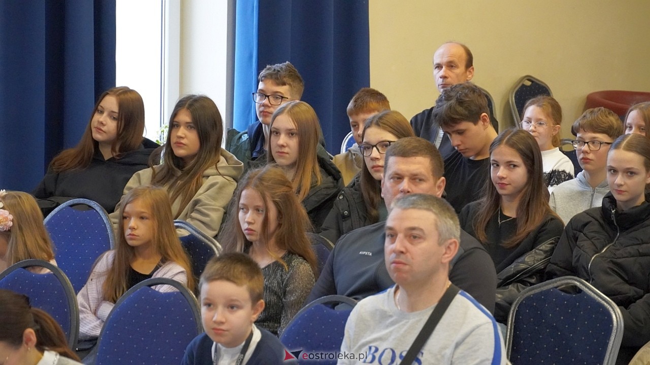 x Międzypowiatowy Konkurs piosenki Uczniowskiej Nutka [21.11.2024] - zdjęcie #44 - eOstroleka.pl