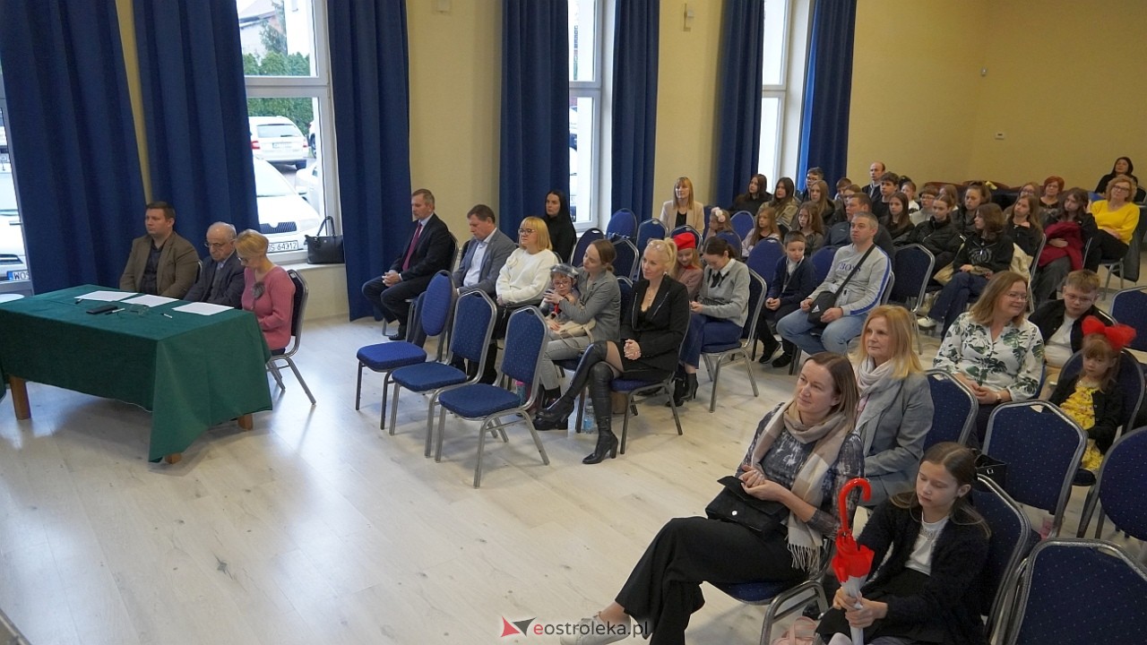 x Międzypowiatowy Konkurs piosenki Uczniowskiej Nutka [21.11.2024] - zdjęcie #43 - eOstroleka.pl