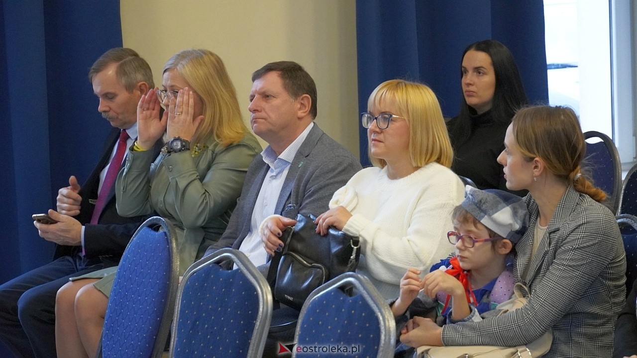 x Międzypowiatowy Konkurs piosenki Uczniowskiej Nutka [21.11.2024] - zdjęcie #42 - eOstroleka.pl