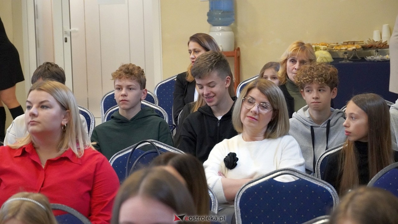 x Międzypowiatowy Konkurs piosenki Uczniowskiej Nutka [21.11.2024] - zdjęcie #33 - eOstroleka.pl