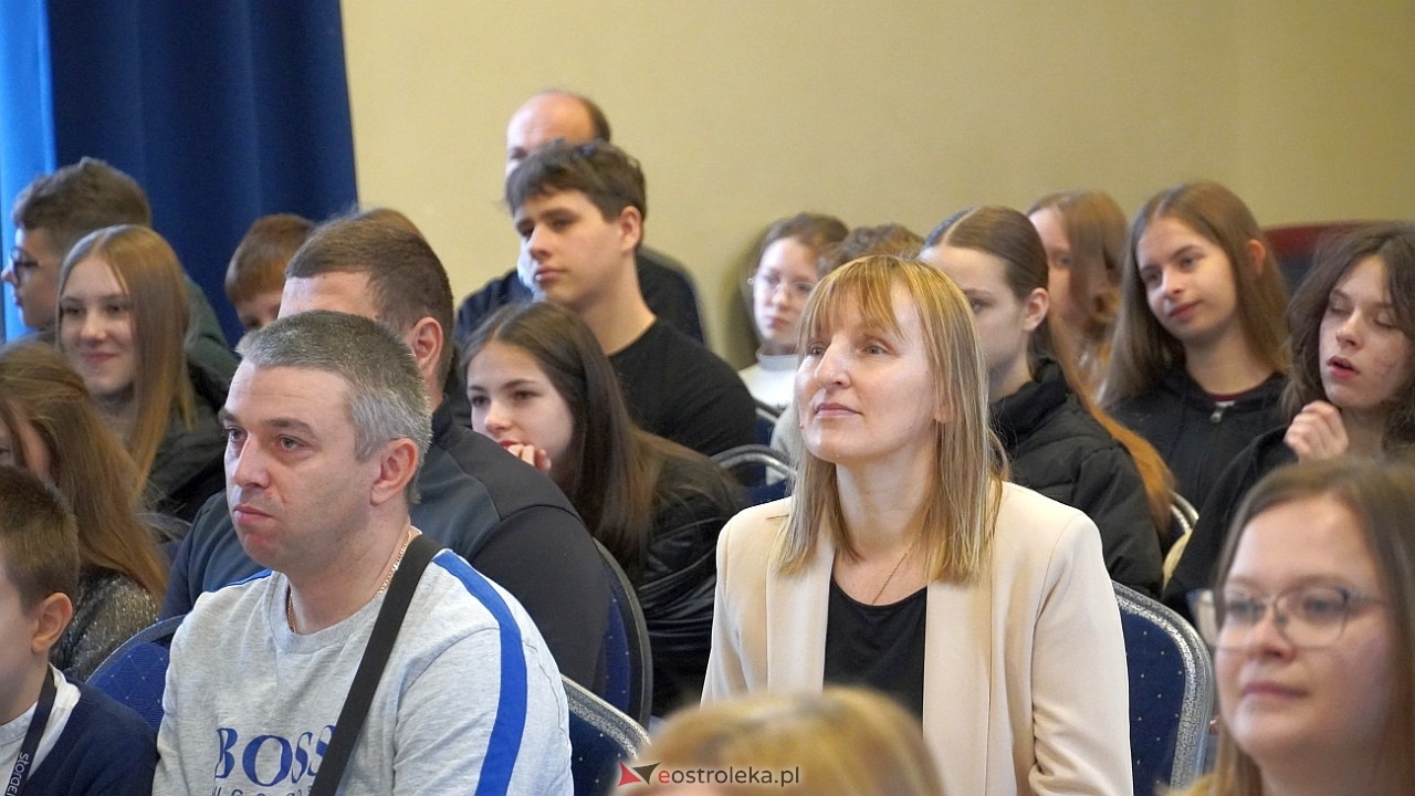 x Międzypowiatowy Konkurs piosenki Uczniowskiej Nutka [21.11.2024] - zdjęcie #32 - eOstroleka.pl