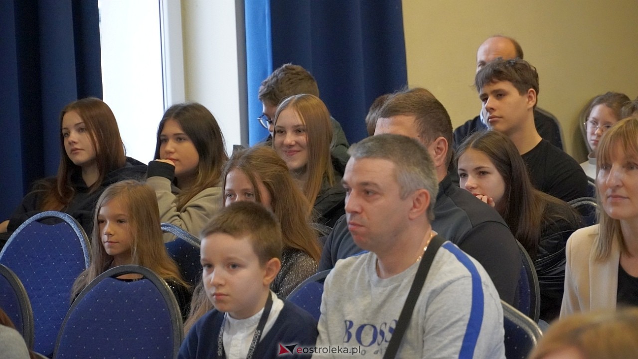 x Międzypowiatowy Konkurs piosenki Uczniowskiej Nutka [21.11.2024] - zdjęcie #31 - eOstroleka.pl