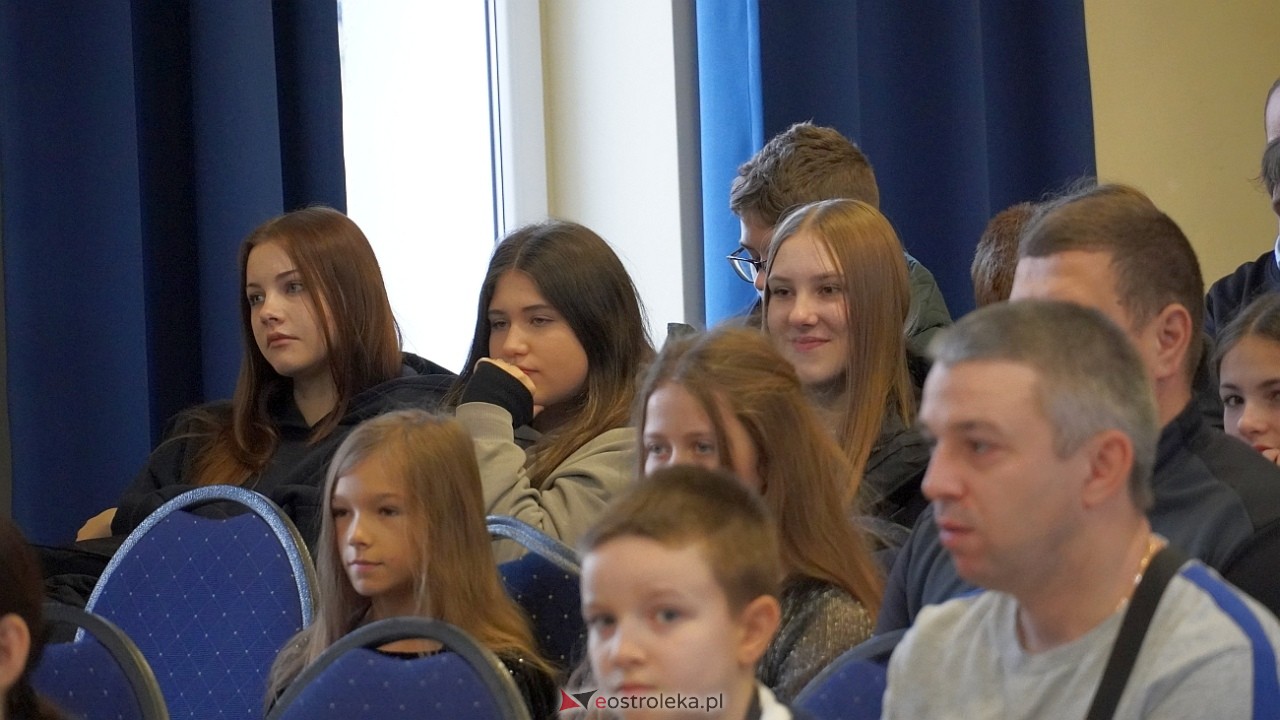 x Międzypowiatowy Konkurs piosenki Uczniowskiej Nutka [21.11.2024] - zdjęcie #30 - eOstroleka.pl