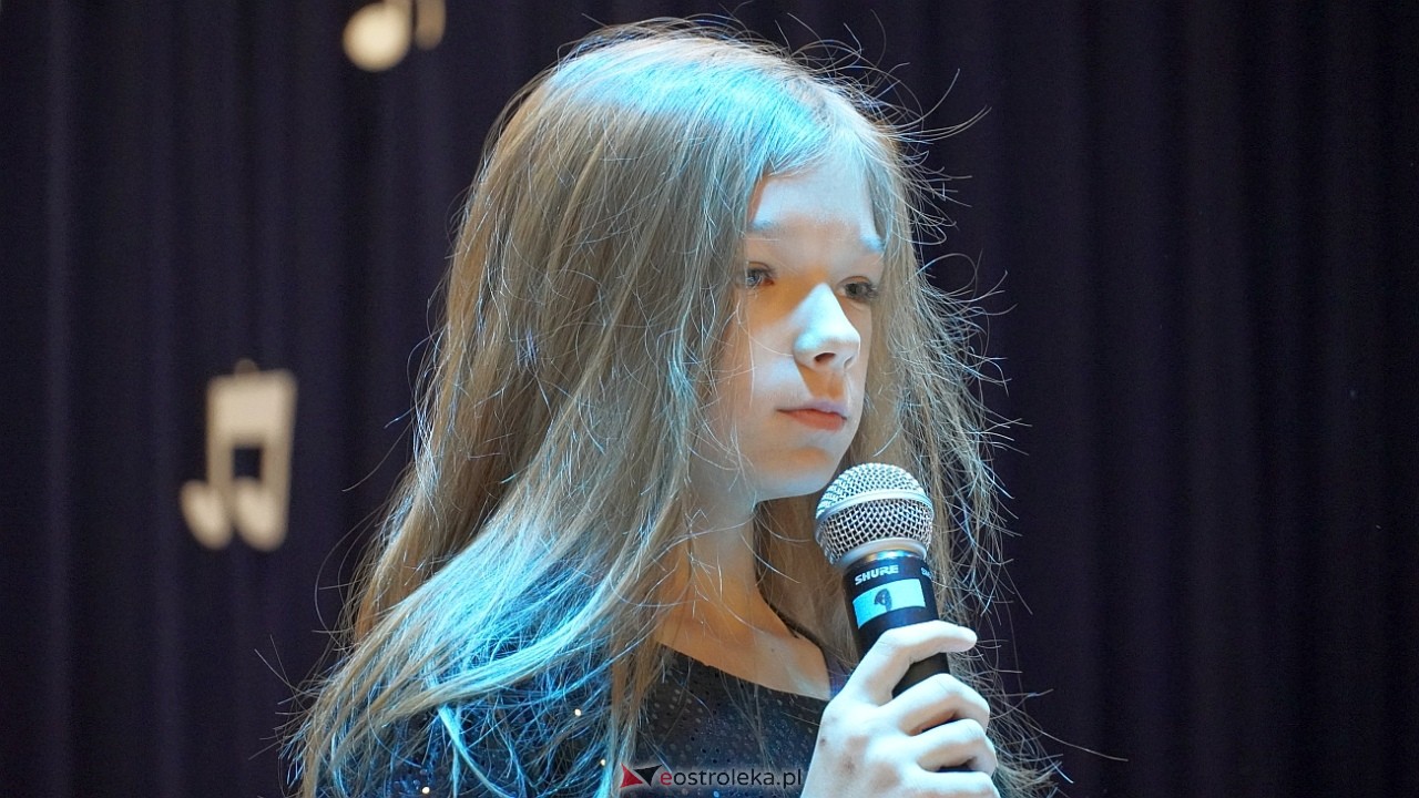 x Międzypowiatowy Konkurs piosenki Uczniowskiej Nutka [21.11.2024] - zdjęcie #18 - eOstroleka.pl