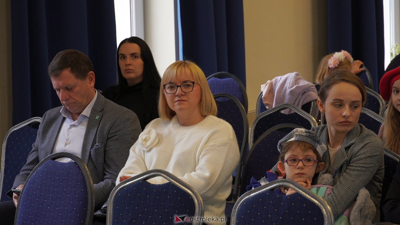 x Międzypowiatowy Konkurs piosenki Uczniowskiej Nutka [21.11.2024] - zdjęcie #14 - eOstroleka.pl