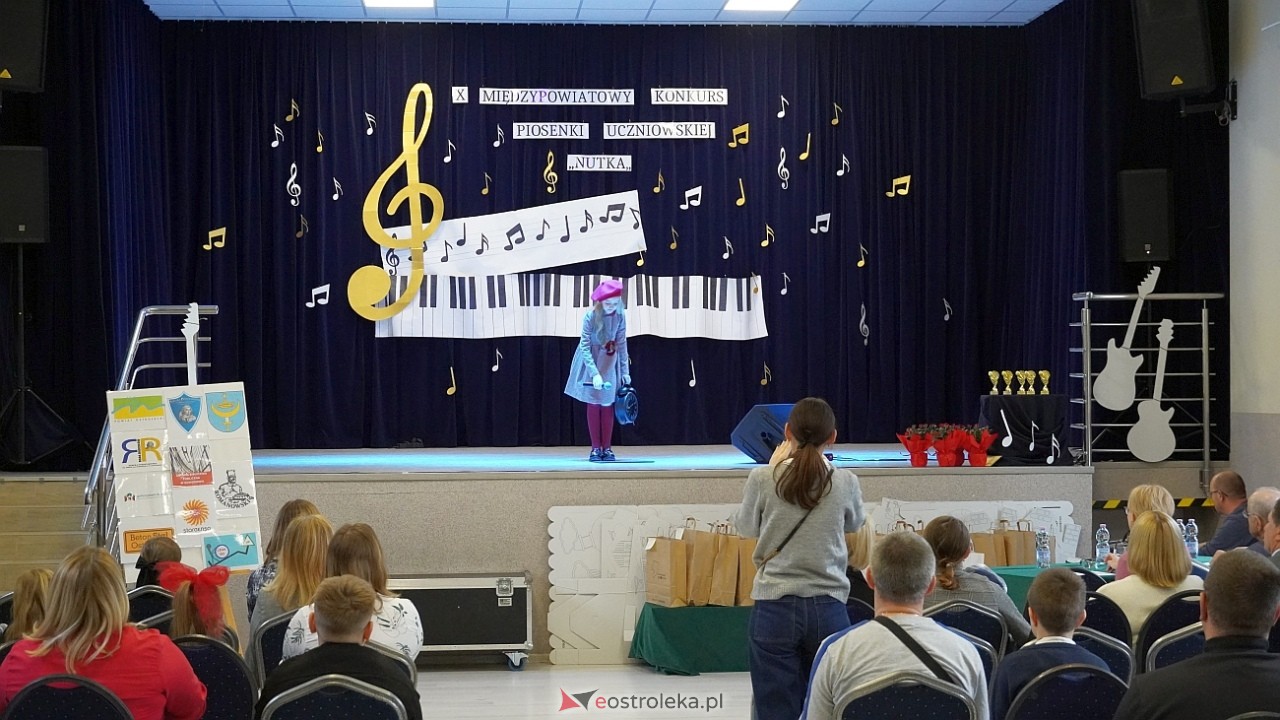 x Międzypowiatowy Konkurs piosenki Uczniowskiej Nutka [21.11.2024] - zdjęcie #6 - eOstroleka.pl