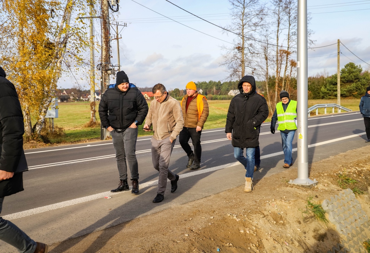 Przebudowa ulicy Słonecznej, odbiór inwestycji [19.11.2024] - zdjęcie #5 - eOstroleka.pl
