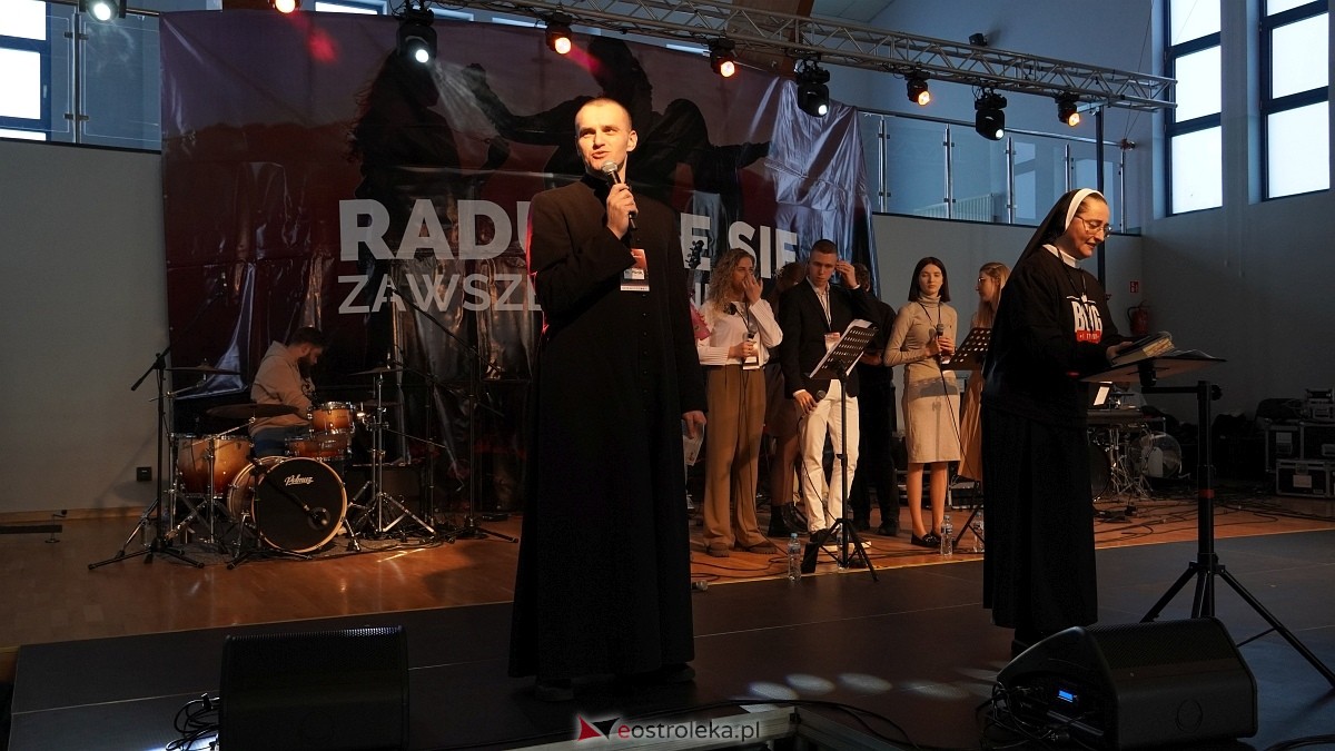 39. Dni Młodziezy Diecezji Łomżyńskiej w Ostrołęce [23.11.2024] - zdjęcie #90 - eOstroleka.pl
