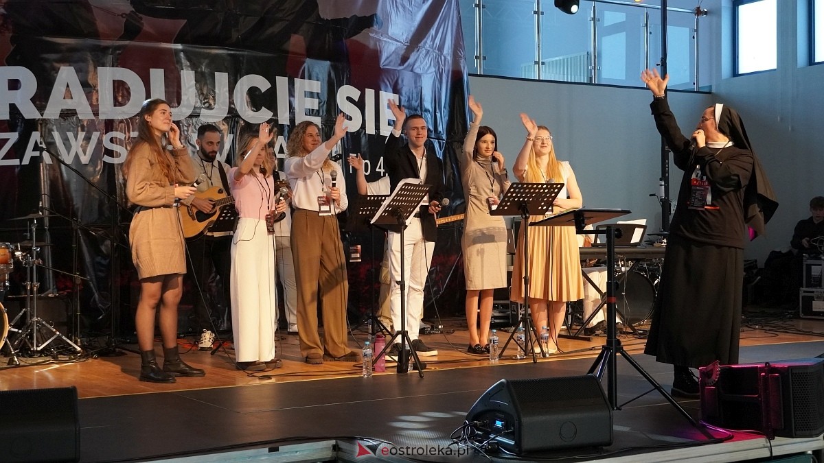 39. Dni Młodziezy Diecezji Łomżyńskiej w Ostrołęce [23.11.2024] - zdjęcie #85 - eOstroleka.pl