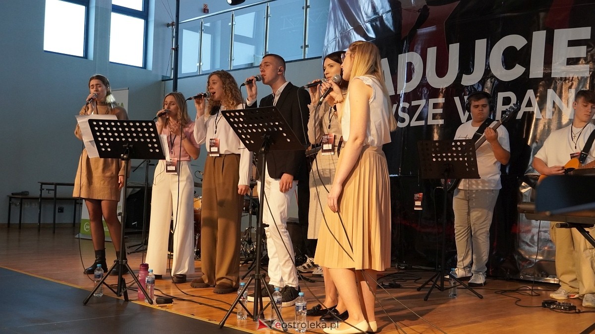 39. Dni Młodziezy Diecezji Łomżyńskiej w Ostrołęce [23.11.2024] - zdjęcie #60 - eOstroleka.pl
