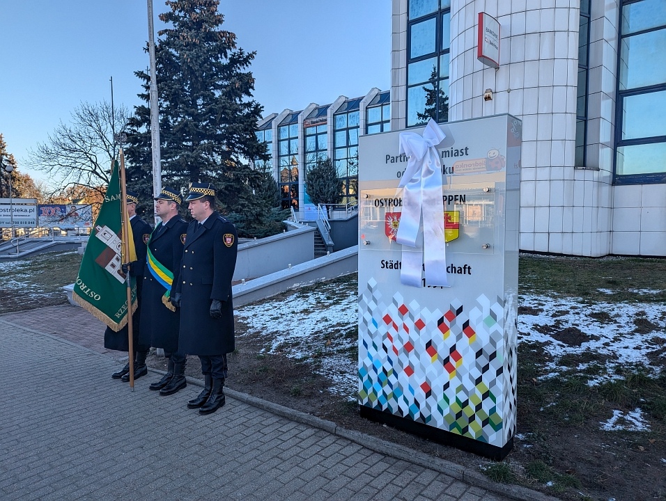 uroczyste odsłonięcie tablicy pamiątkowej w Ostrołęce [23.11.2024] - zdjęcie #25 - eOstroleka.pl
