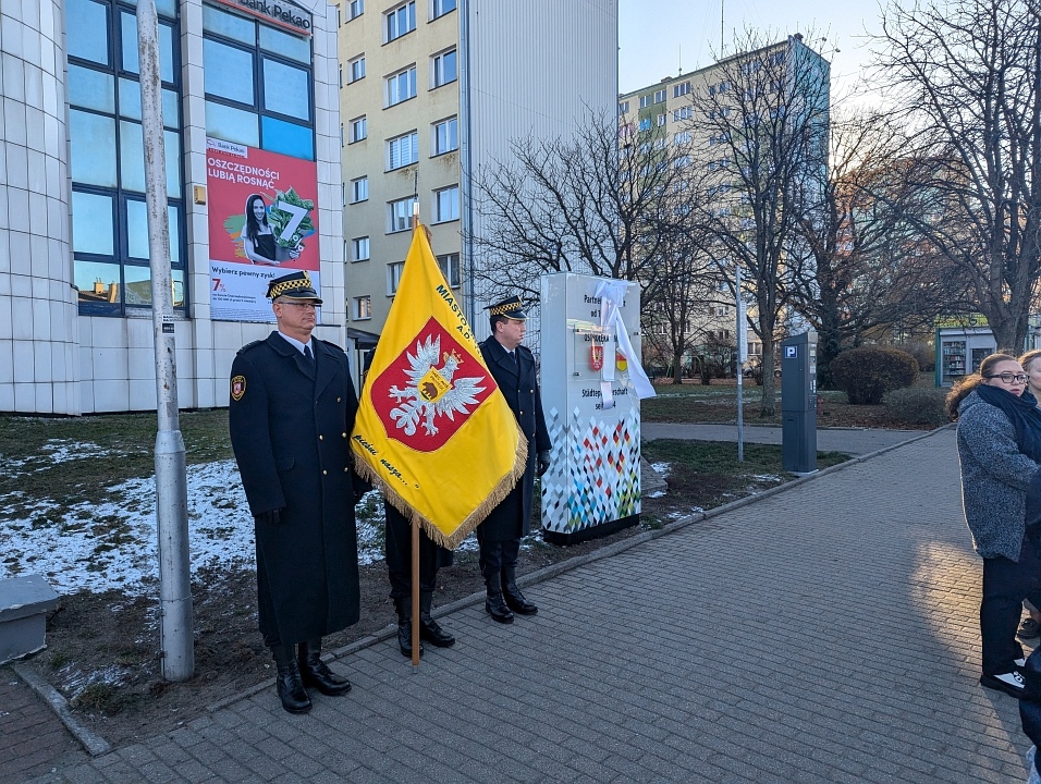 uroczyste odsłonięcie tablicy pamiątkowej w Ostrołęce [23.11.2024] - zdjęcie #23 - eOstroleka.pl