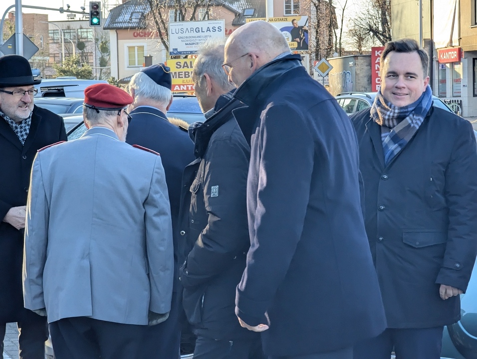 uroczyste odsłonięcie tablicy pamiątkowej w Ostrołęce [23.11.2024] - zdjęcie #19 - eOstroleka.pl
