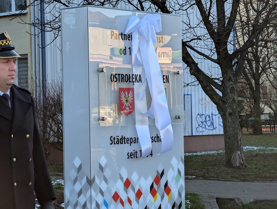 uroczyste odsłonięcie tablicy pamiątkowej w Ostrołęce [23.11.2024] - zdjęcie #17 - eOstroleka.pl