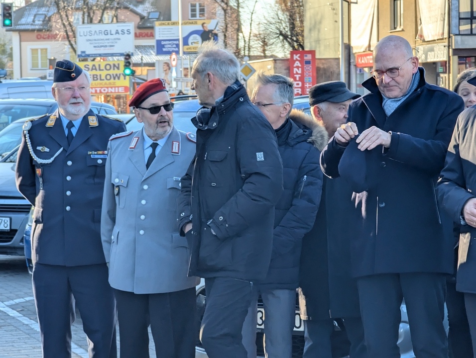 uroczyste odsłonięcie tablicy pamiątkowej w Ostrołęce [23.11.2024] - zdjęcie #15 - eOstroleka.pl
