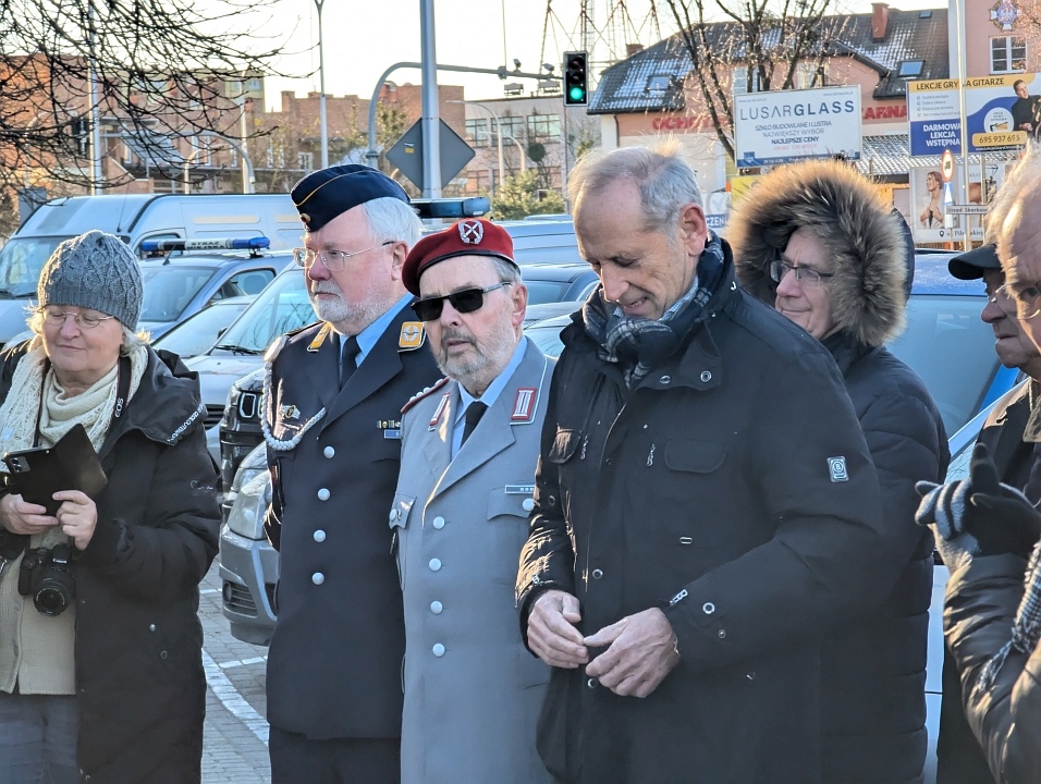 uroczyste odsłonięcie tablicy pamiątkowej w Ostrołęce [23.11.2024] - zdjęcie #11 - eOstroleka.pl