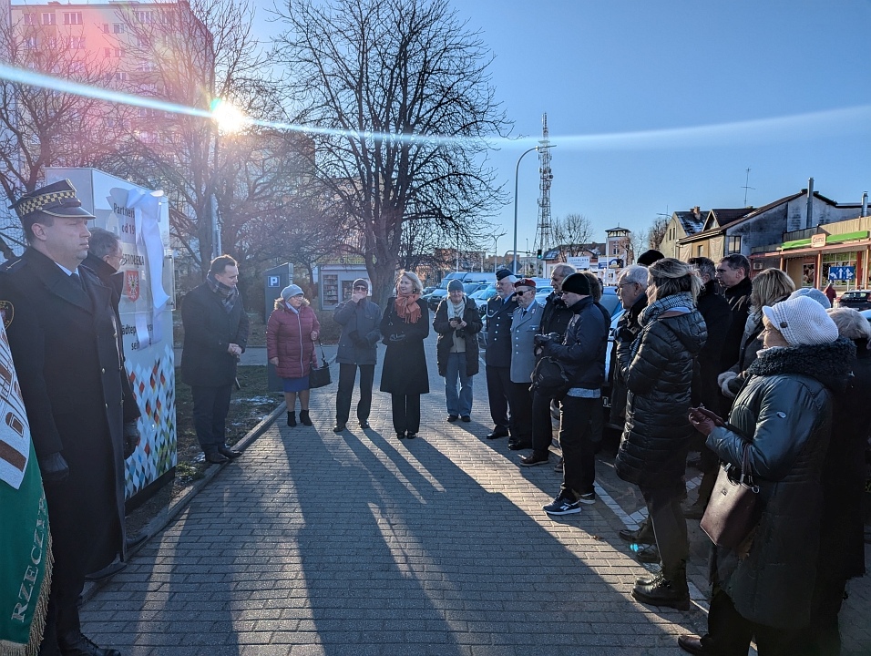 uroczyste odsłonięcie tablicy pamiątkowej w Ostrołęce [23.11.2024] - zdjęcie #10 - eOstroleka.pl