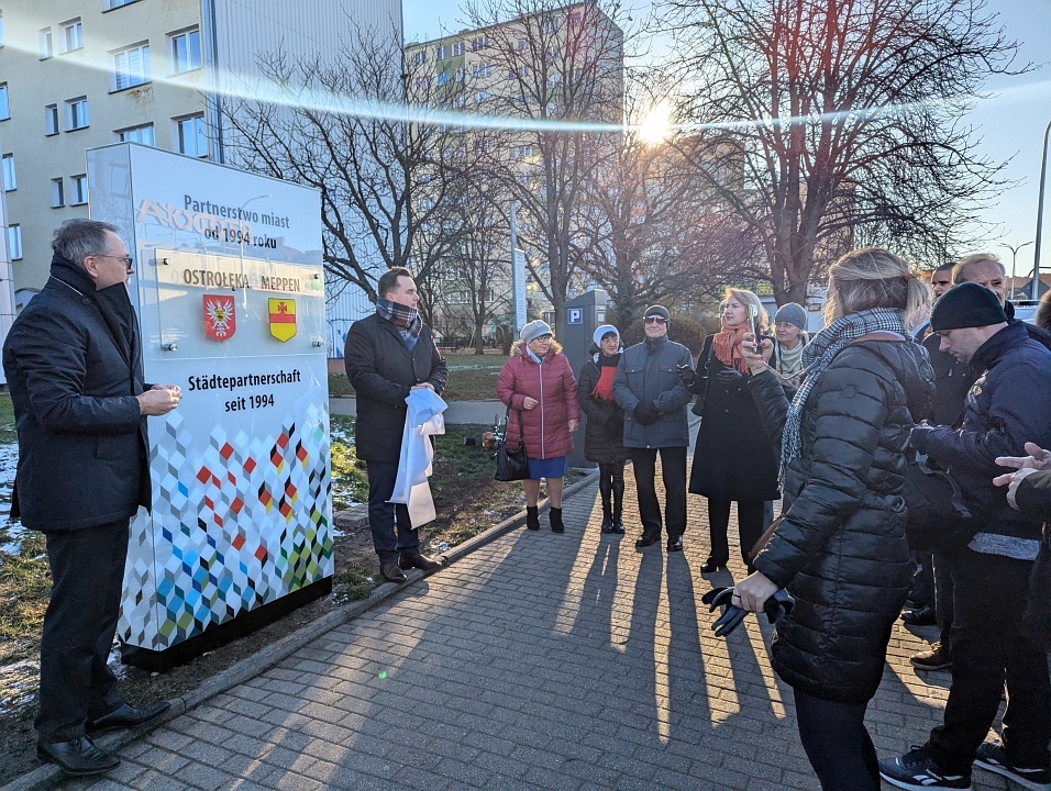 uroczyste odsłonięcie tablicy pamiątkowej w Ostrołęce [23.11.2024] - zdjęcie #9 - eOstroleka.pl