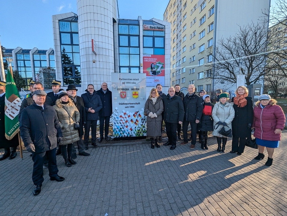 uroczyste odsłonięcie tablicy pamiątkowej w Ostrołęce [23.11.2024] - zdjęcie #8 - eOstroleka.pl
