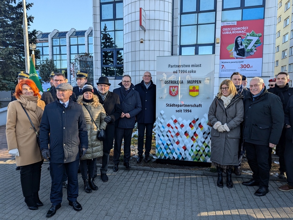 uroczyste odsłonięcie tablicy pamiątkowej w Ostrołęce [23.11.2024] - zdjęcie #6 - eOstroleka.pl