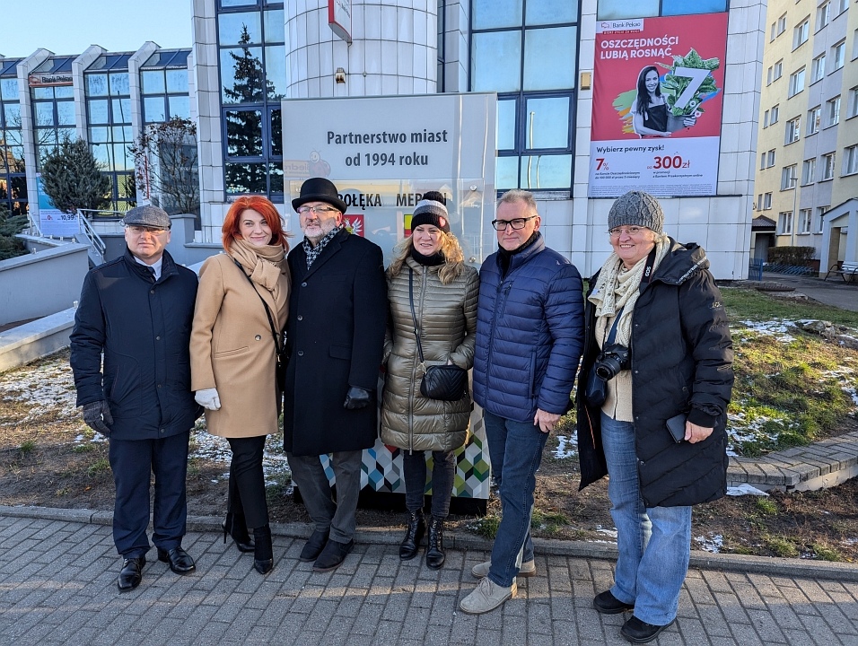 uroczyste odsłonięcie tablicy pamiątkowej w Ostrołęce [23.11.2024] - zdjęcie #3 - eOstroleka.pl