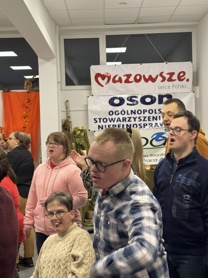 Pożegnanie jesieni z WTZ Motylki [23.11.2024] - zdjęcie #13 - eOstroleka.pl