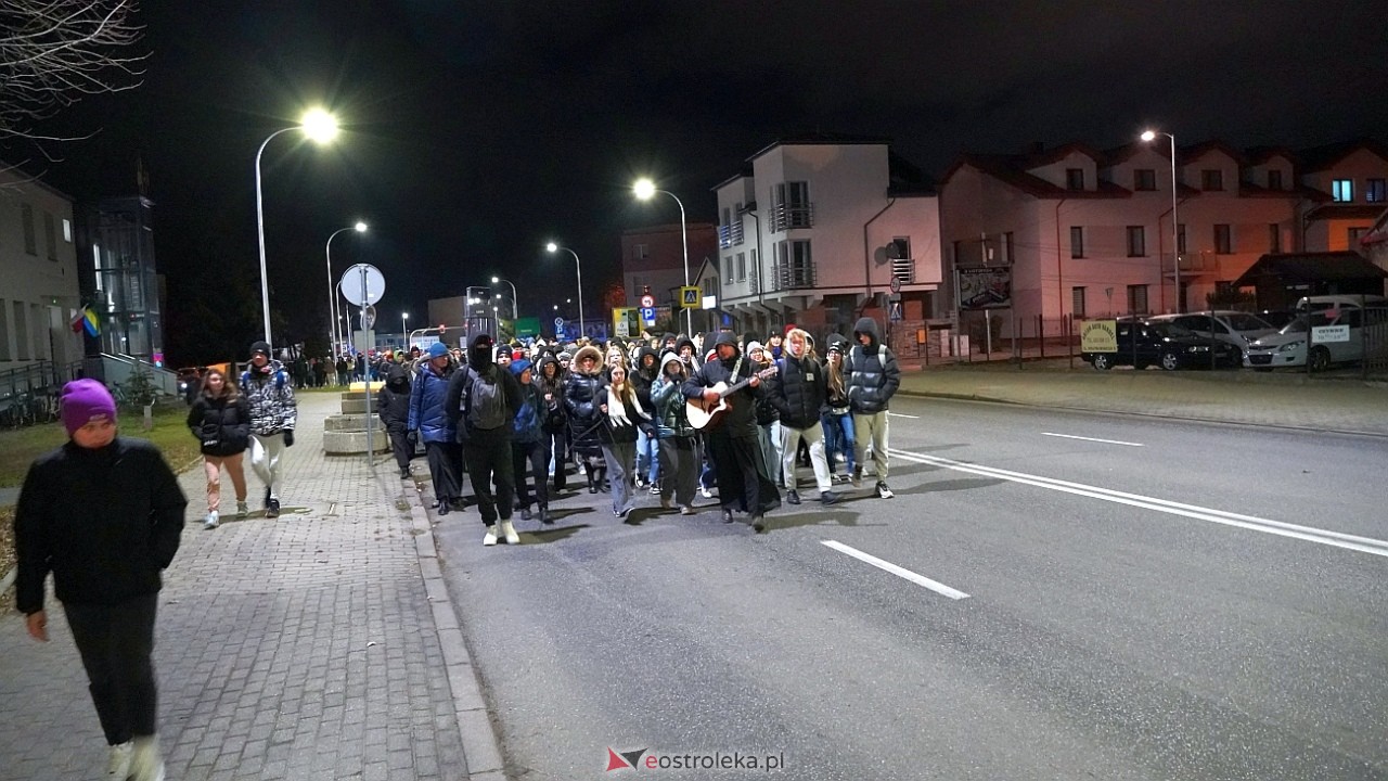 39. Światowe Dni Młodzieży Diecezji Łomżyńskiej - przemarsz ulicami Ostrołęki [23.11.2024] - zdjęcie #37 - eOstroleka.pl
