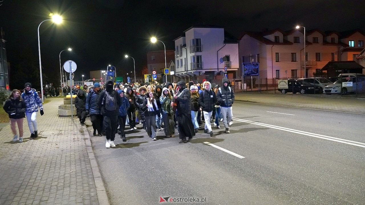 39. Światowe Dni Młodzieży Diecezji Łomżyńskiej - przemarsz ulicami Ostrołęki [23.11.2024] - zdjęcie #36 - eOstroleka.pl